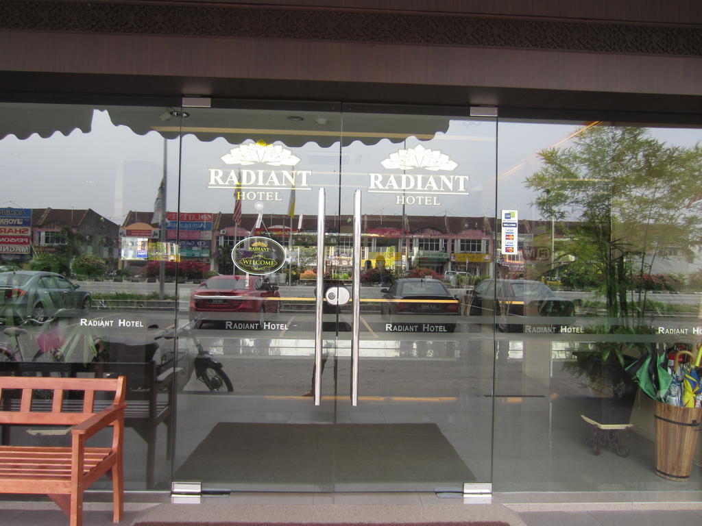 Radiant Hotel Sitiawan Esterno foto