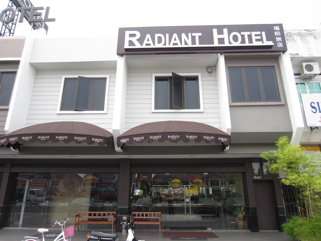 Radiant Hotel Sitiawan Esterno foto