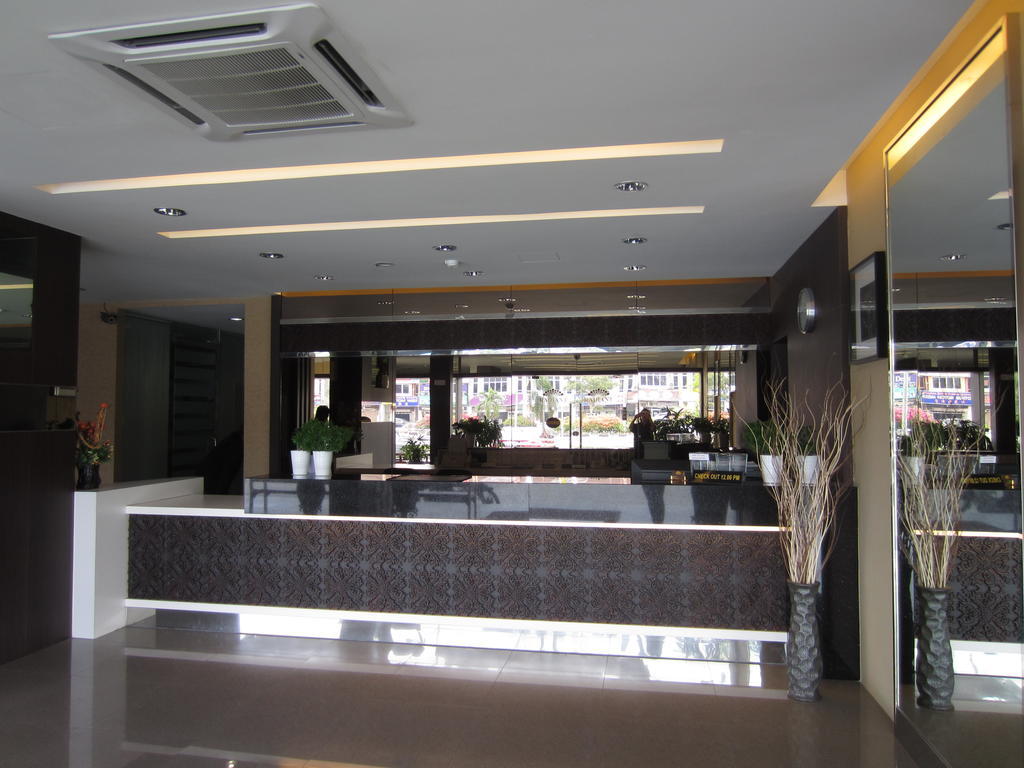 Radiant Hotel Sitiawan Esterno foto