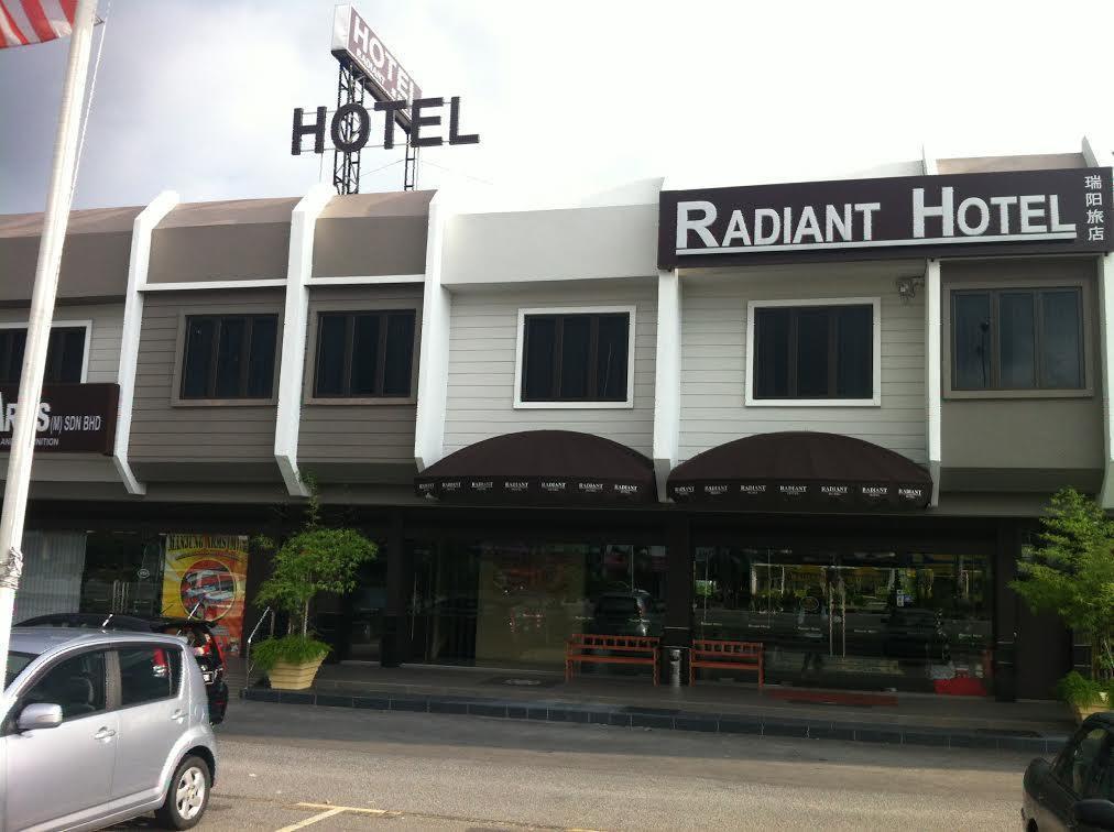 Radiant Hotel Sitiawan Esterno foto